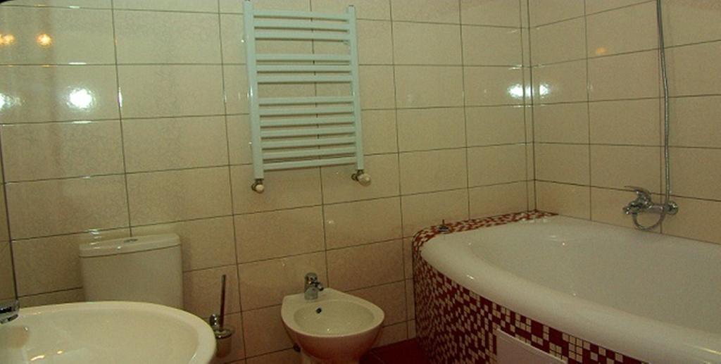 Hotel Deluxe Horodenka Δωμάτιο φωτογραφία